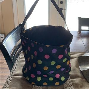 Collapsible polka-dot bin with handle